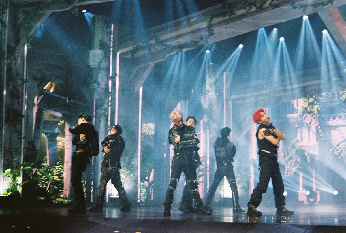 exoticostw's tweet photo. SNAPSHOTS from #ππΏπΰΎπhππππ°πΆπ΄ ποΈπΈ
#EXO #μμ #WeAreOneRP #EXOonearewe #OBSESSION #EXODEUX https://t.co/oPGNxurjKX
