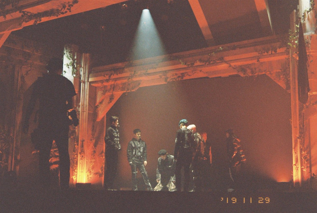 exoticostw's tweet photo. SNAPSHOTS from #ππΏπΰΎπhππππ°πΆπ΄ ποΈπΈ
#EXO #μμ #WeAreOneRP #EXOonearewe #OBSESSION #EXODEUX https://t.co/oPGNxurjKX