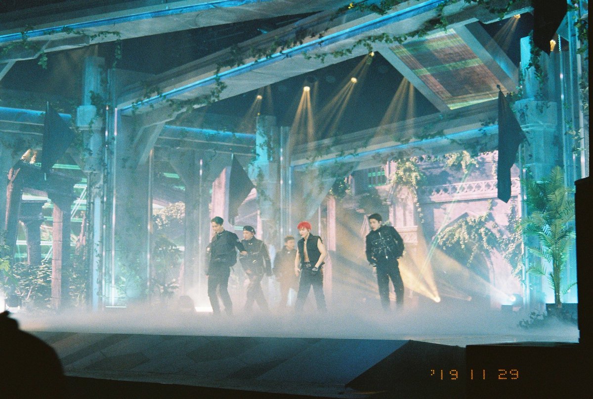 exoticostw's tweet photo. SNAPSHOTS from #ππΏπΰΎπhππππ°πΆπ΄ ποΈπΈ
#EXO #μμ #WeAreOneRP #EXOonearewe #OBSESSION #EXODEUX https://t.co/2xjMetalS1