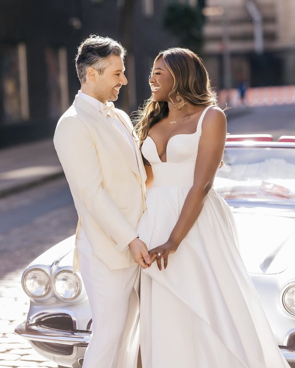 ifeanyiakorjuru's tweet image. Breaking 💯 
#Stunning Jewish/Igbo wedding  2026
Chelsea (Igbo) and husband Jeremy (Jewish) wedded in a Jewish Temple in the US 🇺🇲
The couple had their traditional marriage  ceremony (Igba Nkwu Nwanyi) last year December in Arochukwu, Abia State 

Congratulations to Ijeoma and