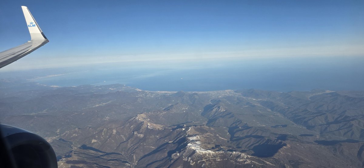 PascalFCDB's tweet image. Vandaag de laatste van 2 Europese vluchten.. na eerst een trip van 3 uur om #Schiphol te bereiken, A2 dicht dus files en omrijden via Rotterdam alsnog mijn vlucht naar #Nice gehaald. Prachtige nadering vd Côte d'Azur! #KL1479 #KL1480 #KLM #B737 #Boeing