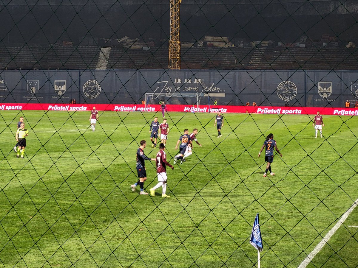 nielsvenus's tweet photo. The Maniacs - de ultra's van FK Željezničar - zorgden voor een prachtige derbysfeer in Stadion Grbavica 🧨

#FKZeljeznicar #FKSarajevo #SarajevoDerby #Sarajevo #Grbavica #groundhopping https://t.co/GLRvqU401P