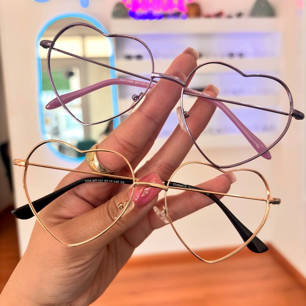 insperarise's tweet image. heart frame glasses 💗
