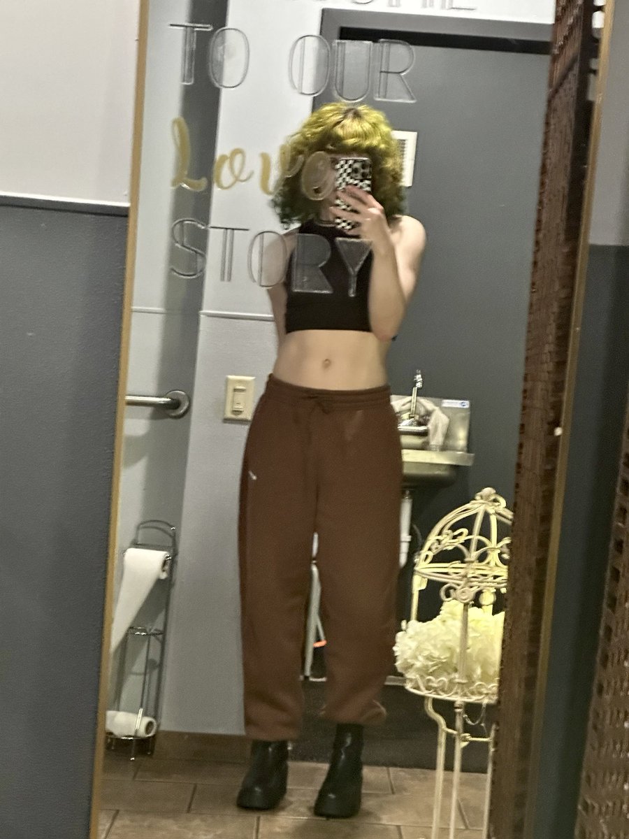 clementine!!!! 🍊 tweet media