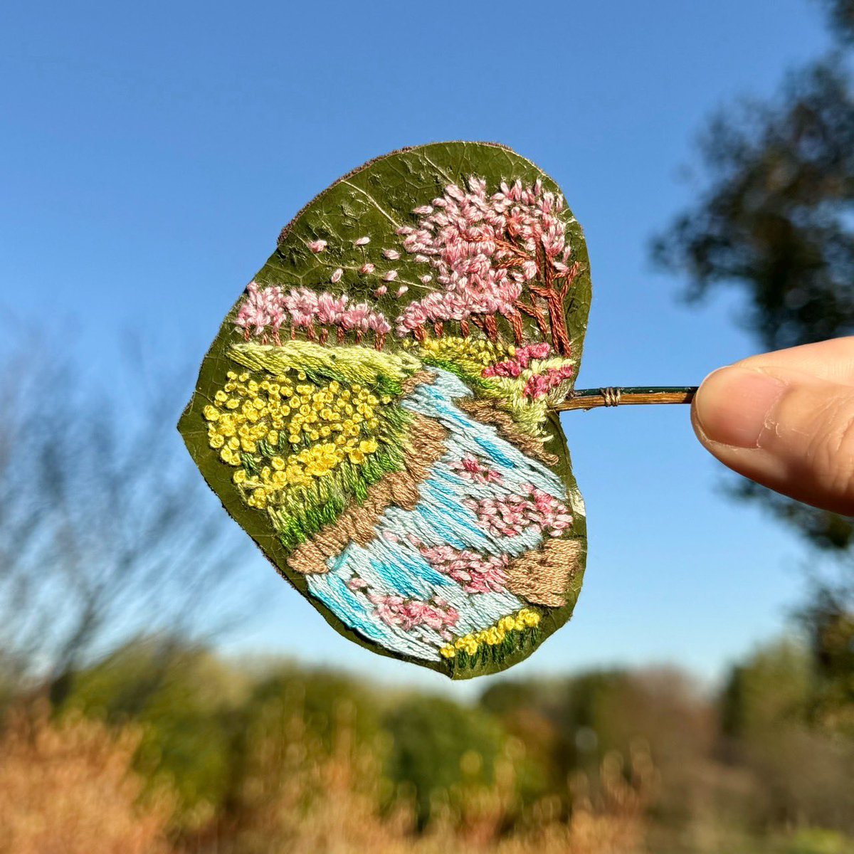 ゆきえ@葉っぱ刺繍 tweet media