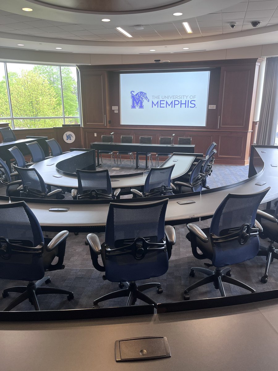 c0witdashifts's tweet photo. Had a Great Time At University of Memphis Junior Preview Day will love to visit again!!! @OHSFOOTBALL_20 @CoachZackGoodFB @_coachmiller34 @tyjames_ohs @jeremycrabtree #Blessed #GODDID https://t.co/lpp1F7Qntx
