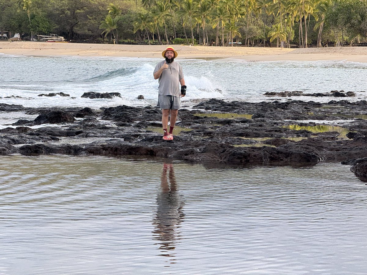 UNCLE 🏴‍☠️ EDDIE 🫵😹 tweet media