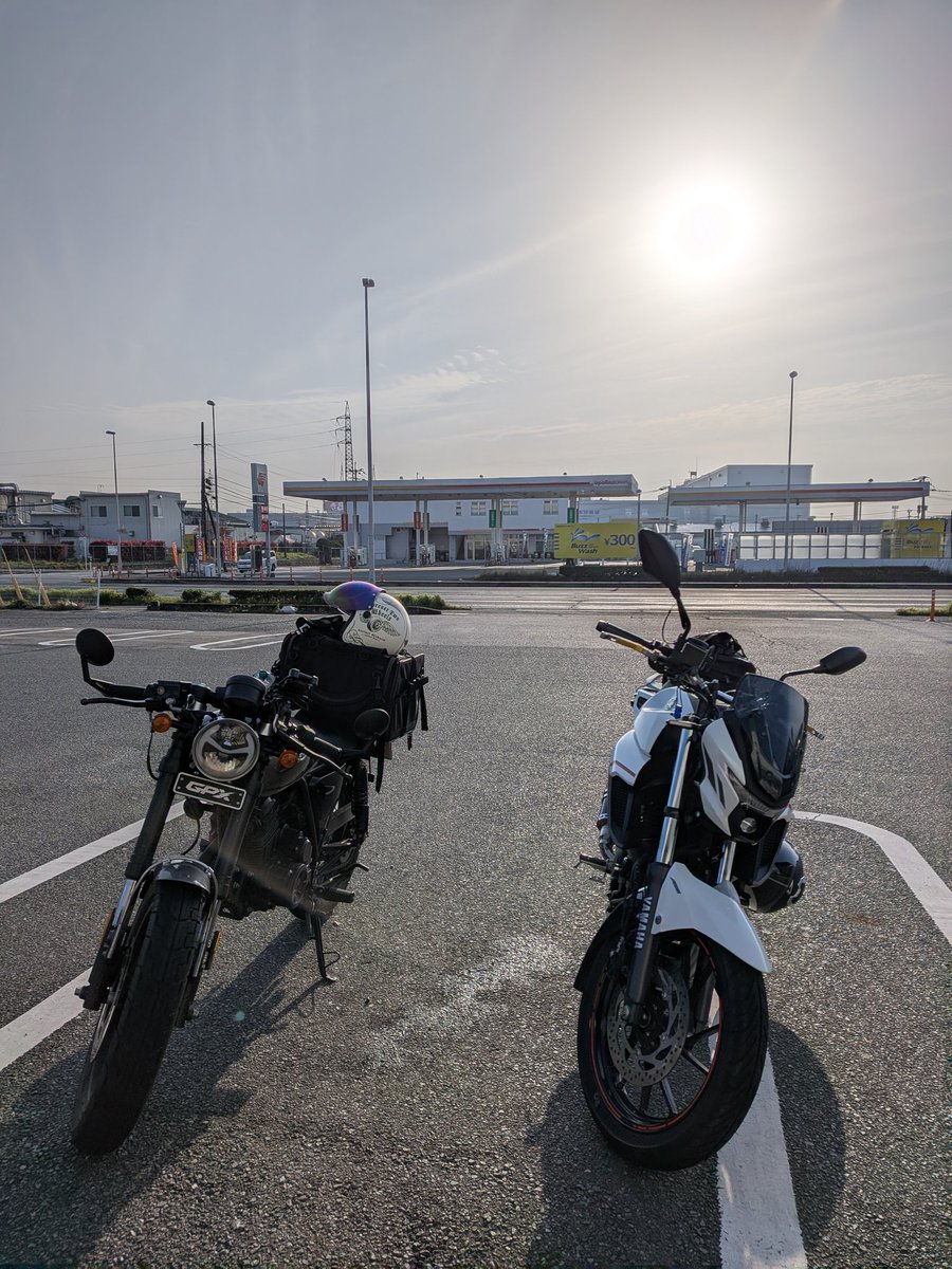 PonnkotuTypeB's tweet photo. 今日はいつもの奴と志賀島に向けて走っております
只今コンビニで友達のトイレ待ちwww
#ツーリング #バイク #LEGEND150 #FZS25 https://t.co/45ciYKuind