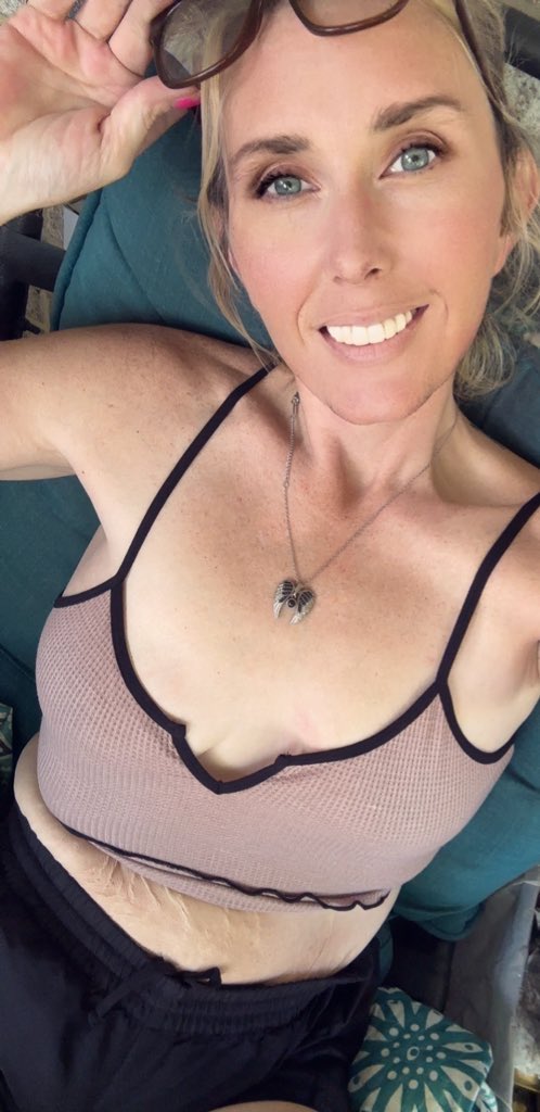 Amber Apinions tweet media