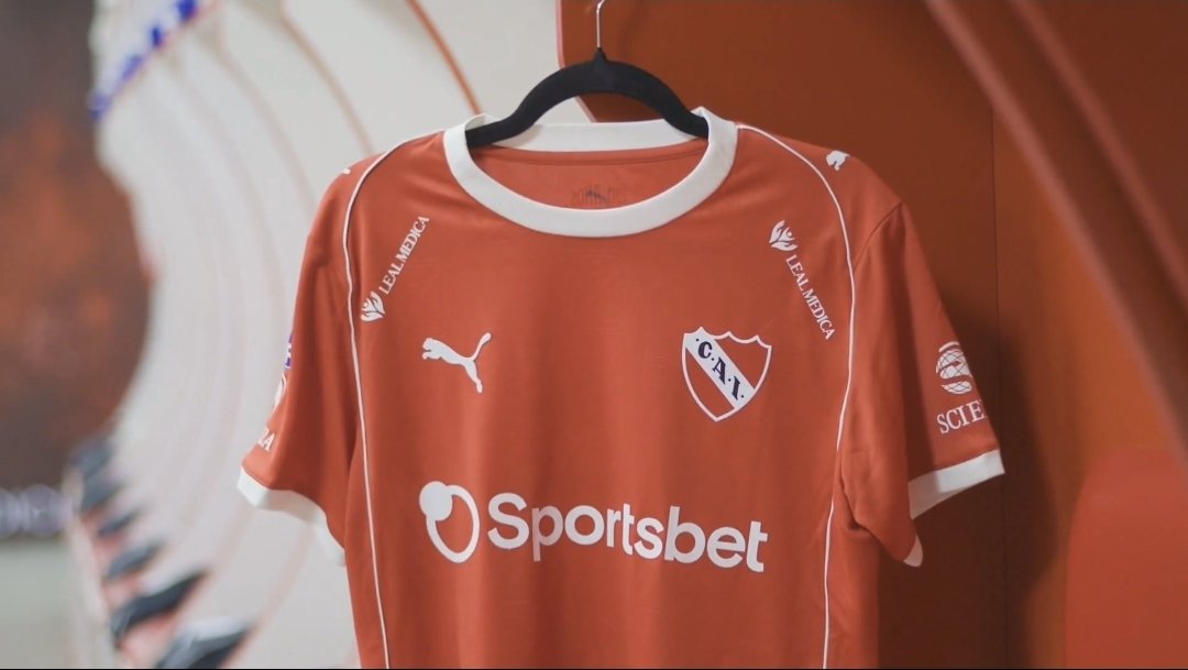 Flaco con casaca AdeS 👹 tweet media