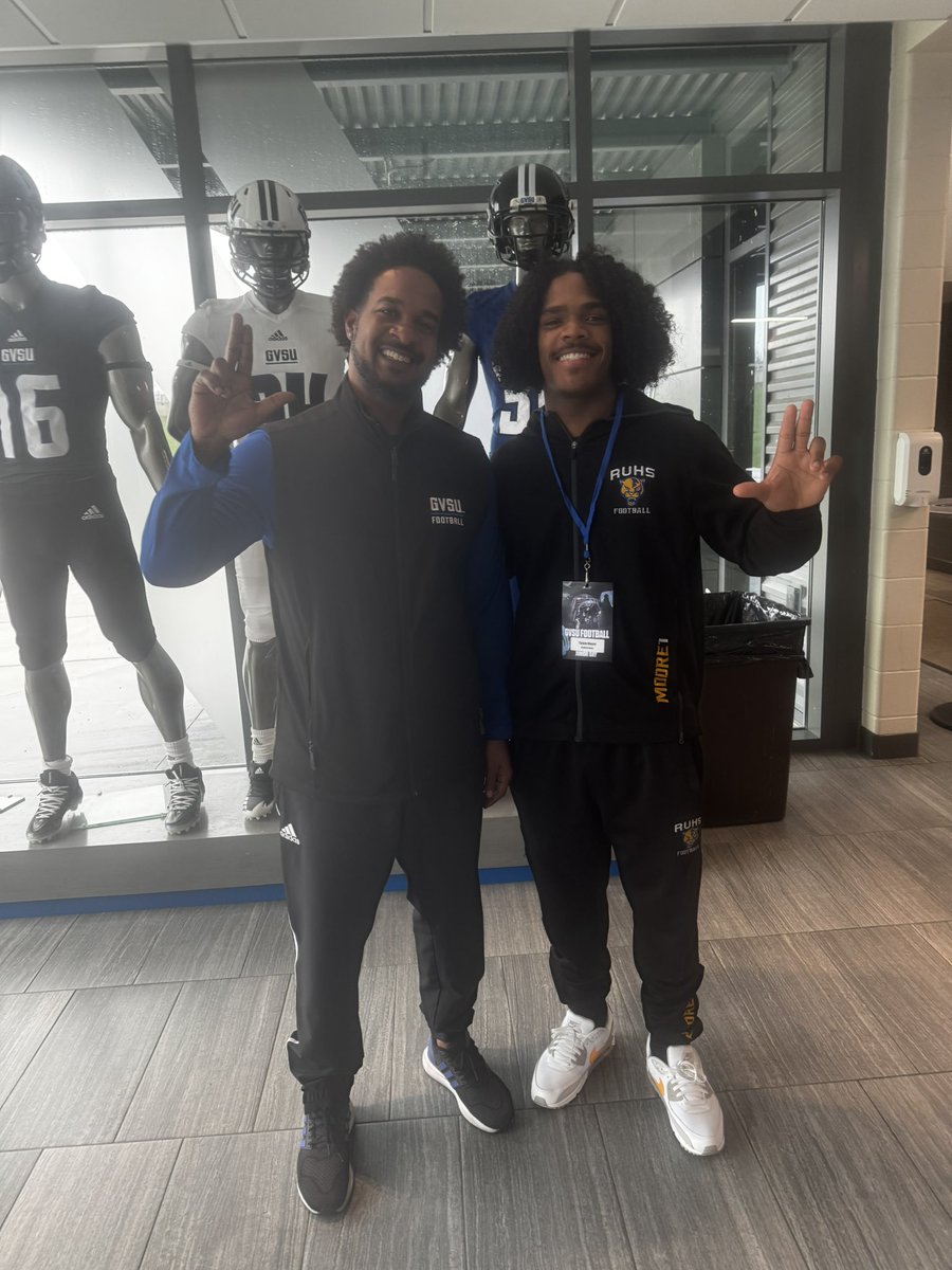 ChaseSchefke's tweet photo. RT @tatumKmoore: I had a great time at the GVSU Junior day!  Got to build some more great relationships! #LakerUp https://t.co/Eb0oeSNuXF