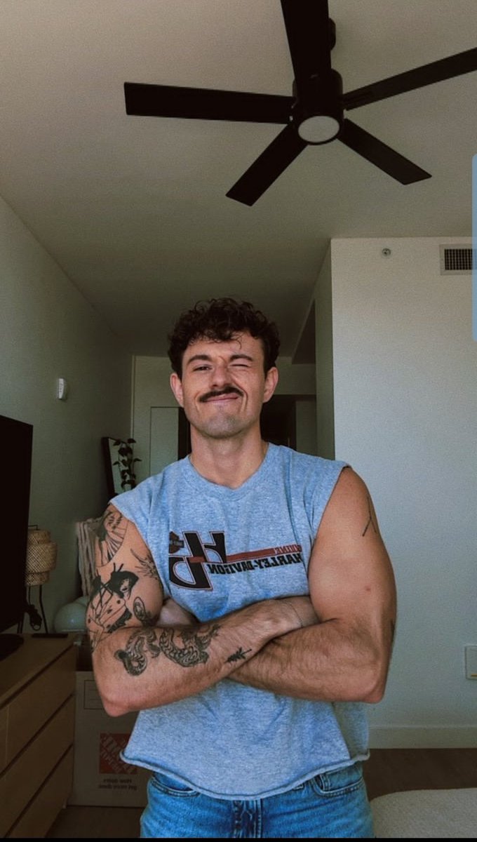 RyderoWenx's tweet photo. @russianbikerr Happy #gayguyfriday https://t.co/Ym9rvop2TU