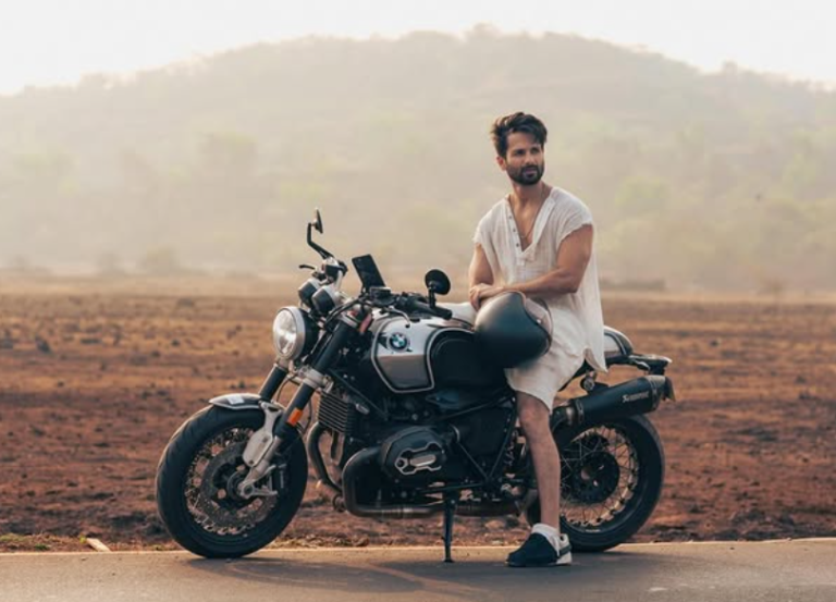 apnafilms24's tweet photo. Shahid Kapoor Upcoming Movies 2026–2027 : Full List, Release Dates, Cast &amp; Latest Updates

https://t.co/JXsY6W9MbW

#Bollywood #cocktail2 #shahidkapoor #farzi2 https://t.co/eMOB04snbl