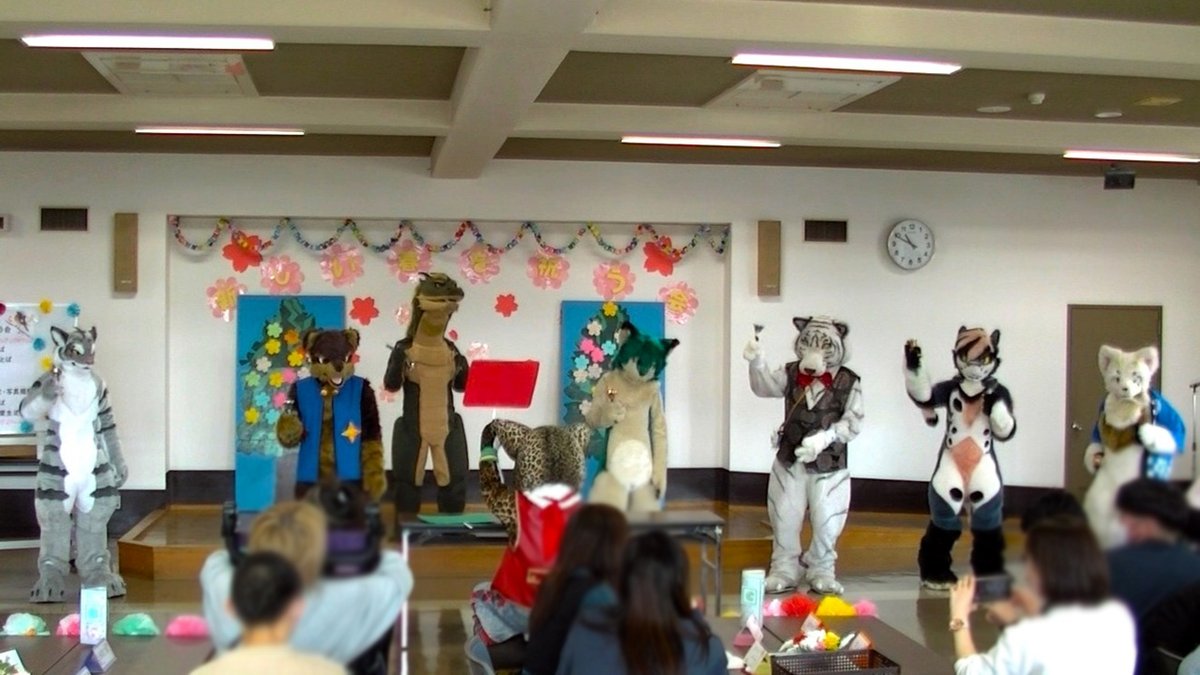 animal_pal's tweet photo. 【活動紹介】
3/29(日)，宮城県障害者福祉センターで開催された「新しい春を祝う会」に，今年もお声掛けいただきました。
4月から新しい生活を始める児童，生徒の皆さんにエールを送るとともに，一緒にダンスやハンドベル演奏をしたり，がんばるの木を作ったりして楽しい時間を過ごしました。 https://t.co/G2gf2sF65A