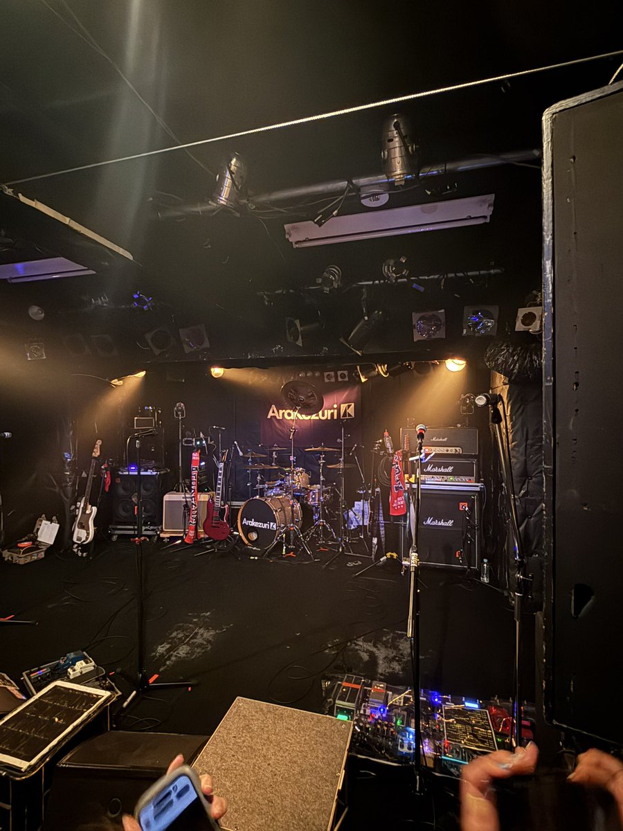 hagikno's tweet photo. 新潟はGOLDEN PIGSにてArakezuriツアーに参戦
初の大型ではないライブハウス
距離感と熱量、音圧がバグってた！
最高の音楽できたー！
はぁミリーも初生Arakezuri最高だったみたい！布教完了🙆‍♀️
今日は新潟⇒宮城移動して連続参戦です
#Arakezuri https://t.co/XoRDXlFu2y