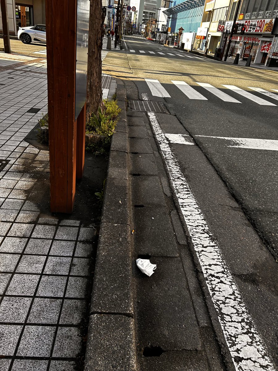 日曜の朝7時を回ってやっとパリピも落ち着いた長野市は善光寺表参道 日曜の朝7時を回ってやっとパリピも落ち着いた長野市は善光寺表参道