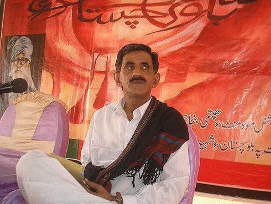 bijar_saee57411's tweet photo. من ھما کندیلءِ پیما رژن بالینتءَ وتی
بالو آں چاگردءِ چمّاں راہ سازینتءَ وتی

🥀Chairman🥀 https://t.co/U7dDHbH1om