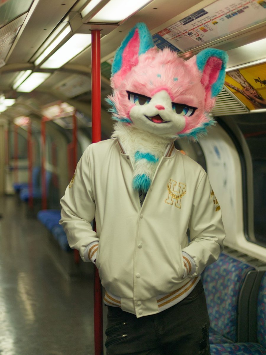 🦦 MoarCowbell 🔜 CFZ🦈 tweet media