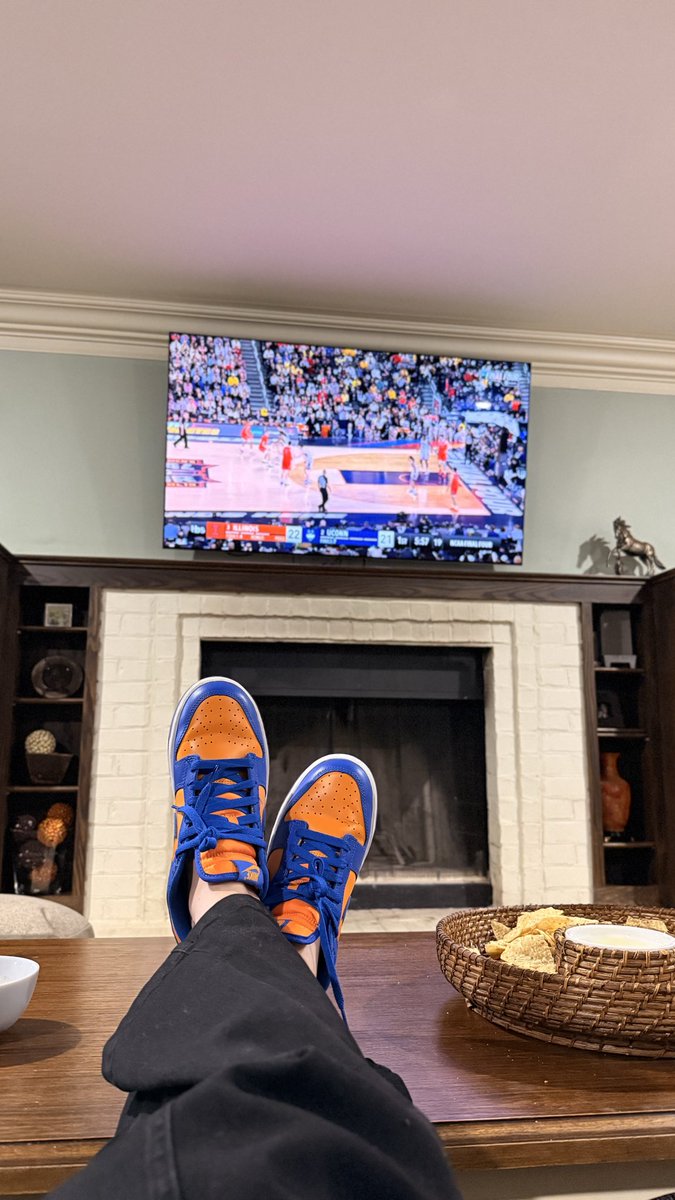 StephBizDev's tweet photo. #ILLvsUCONN https://t.co/N9UjyI4DJn