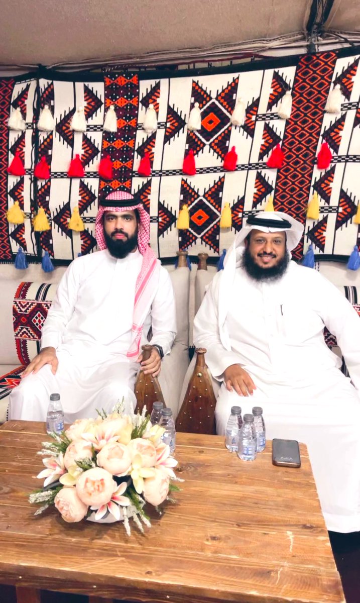 اقامت جمعية التنمية الأهلية بصوير محاضرة توعوية بعنوان ( صحة ووعي )ضمن برنامج سواعد المجتمع المدعوم من قبل صندوق دعم الجمعيات القاها الدكتور / بندر شايم الرويلي
خلال #مهرجان_شتاء_الجوف
وفي ختام الفعالية تم شكر و تكريم المشاركين بدروع تذكارية وكذلك تم توزيع هدايا وجوائز للحضور