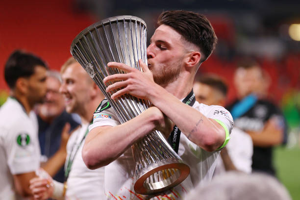 المؤتمر الأوروبي هو آخر لقب حققه ديكلان رايس في مسيرته الإحترافية، عندما كان لاعبًا في ويست هام يونايتد في يونيو 2023 😅