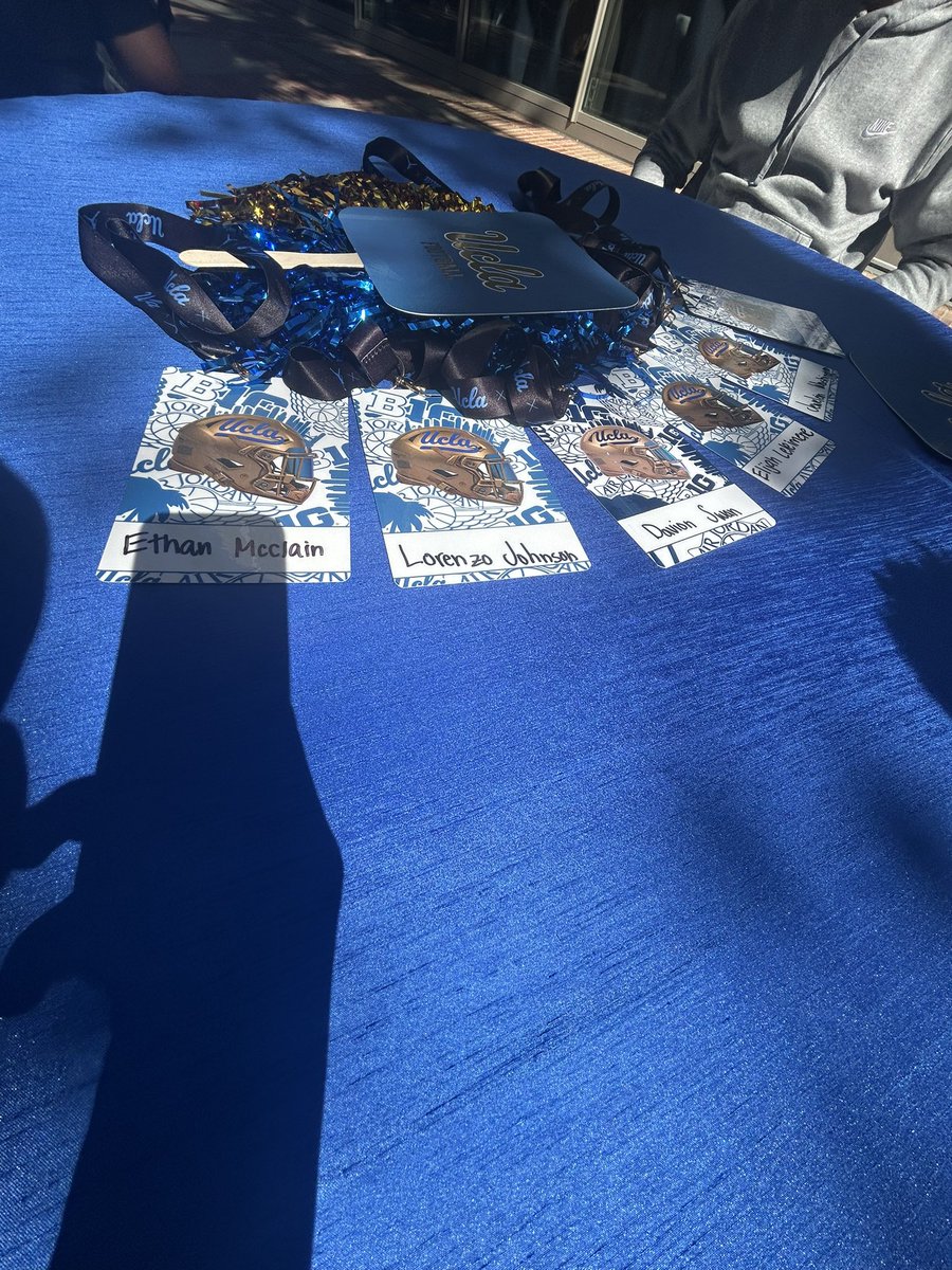 LorenzoJohns1n's tweet photo. Had a Amazing Day at UCLA!!! Thank you for having me #GOBRUINS 💙💛🐻 @CoachBobChesney @CoachMarshawn @EddieWhitley37 

@CoachRMeras @CoachWeev_Goat
@BrandonHuffman @adamgorney @BlairAngulo @CoachGilmer @GregBiggins @AVSunDevilFB https://t.co/SKqVr1kxhs