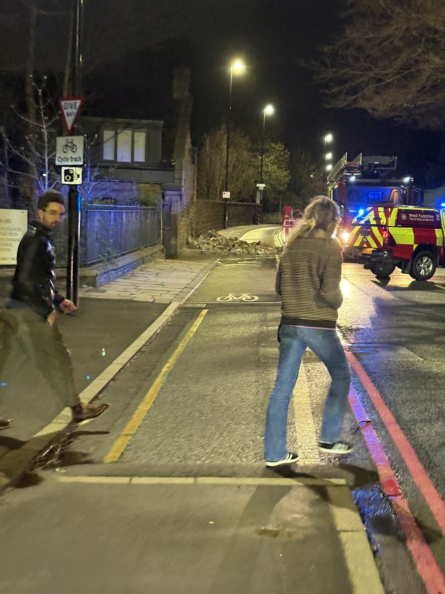 B_storey98's tweet photo. Bit windy in headingley tonight https://t.co/Ka4AexfBzZ