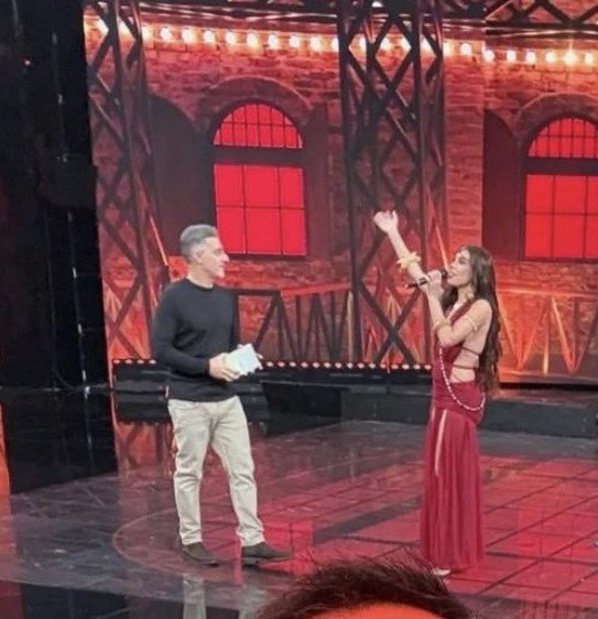 saymynamerique's tweet photo. Fazia tanto tempo que eu sonhava com a Anitta fazendo uma tour pelos programas de entretenimento da Globo pra divulgar algum trabalho 😭😭😭 https://t.co/YETi6JrKrl