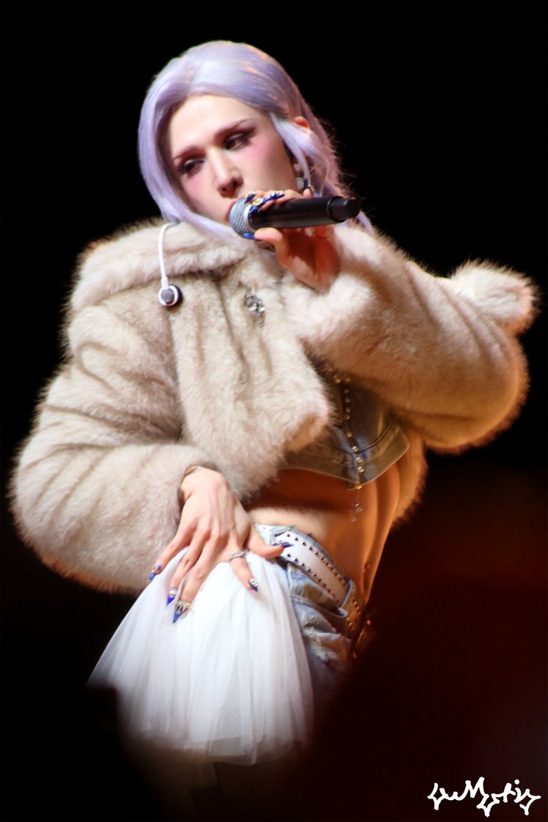 Prismatic tweet media