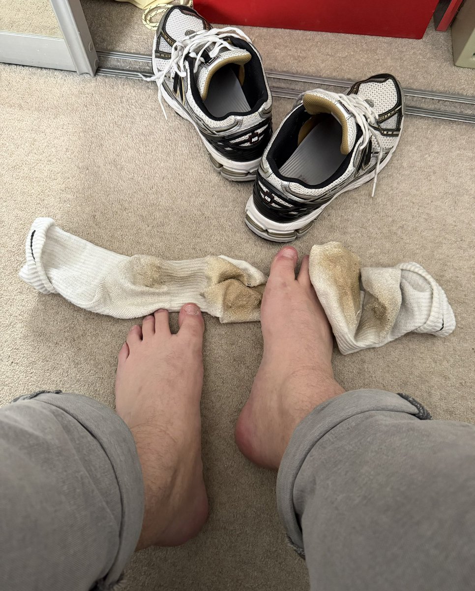 My big sweaty size 12s absolutely reek after wearing these socks!! Who’s worshipping? #malefeet #footfetish #smellysocks #sweatysocks #gayfeet
