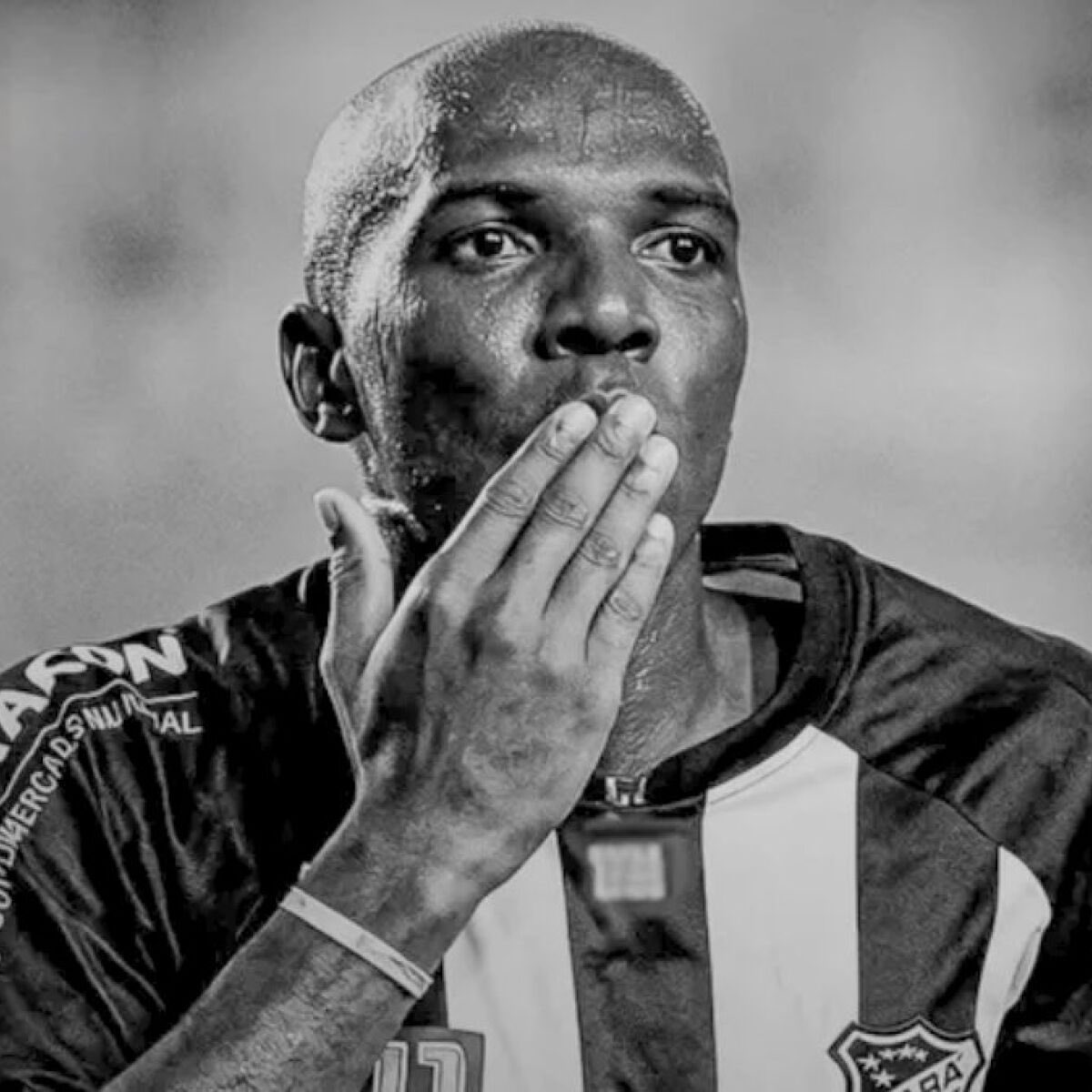 Hj a vitória foi no campo espiritual. Não tente entender. Não tente explicar. Apenas aceite de bom grado.

Um bom sábado de ALELUIA para todos