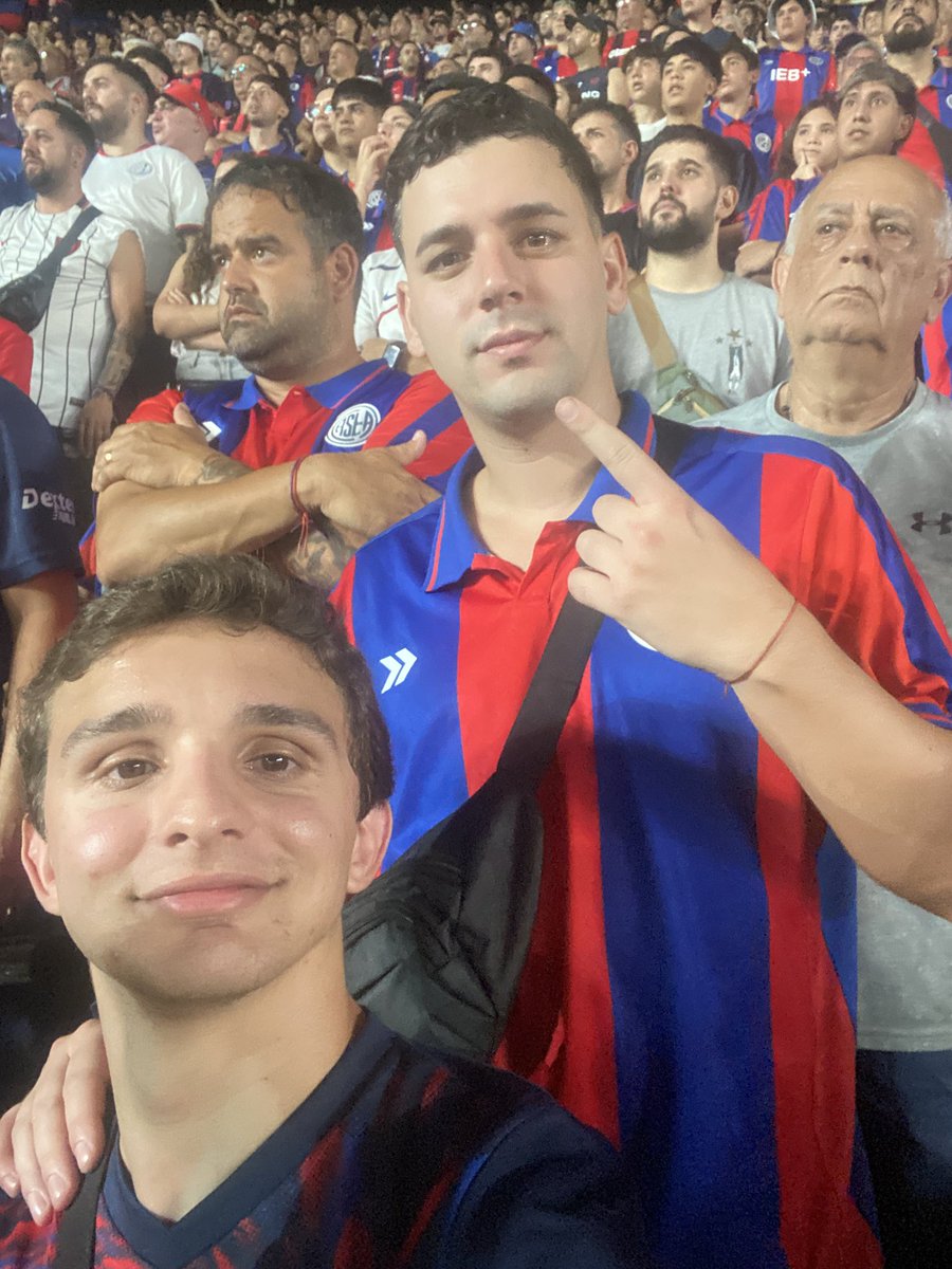 Azulgrana_lanus's tweet photo. 🧨😎 Ayer por la tarde/noche junto con toda nuestra banda del Patón fuimos alentar al ciclón  1 vs 0 Estudiantes de La Plata .
Se le hicieron entrega de 😊 

VAMOS SAN LORENZO 💪🏻💙❤️

#copaliga #sanlorenzo 
#labandadelpaton #masque90minutos https://t.co/PuCJ1Fao3P