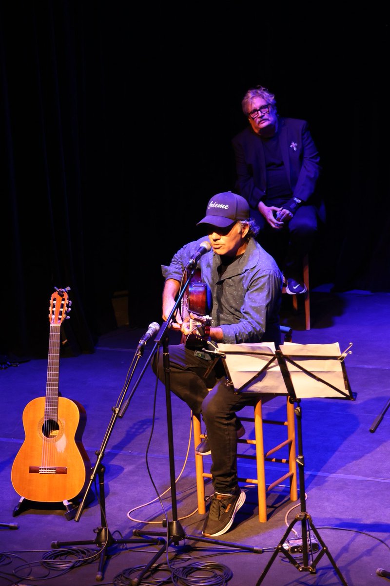 🗣| Es además intérprete, productor discográfico, escritor, guionista, director y conductor de radio, de espectáculos y de programas de televisión. Recibió, como reconocimiento a su carrera artística la Orden Félix Varela, reseñó.