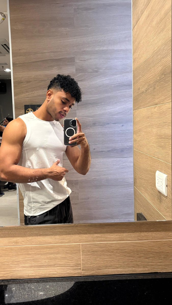 🧔🏽‍♂️💪🏽