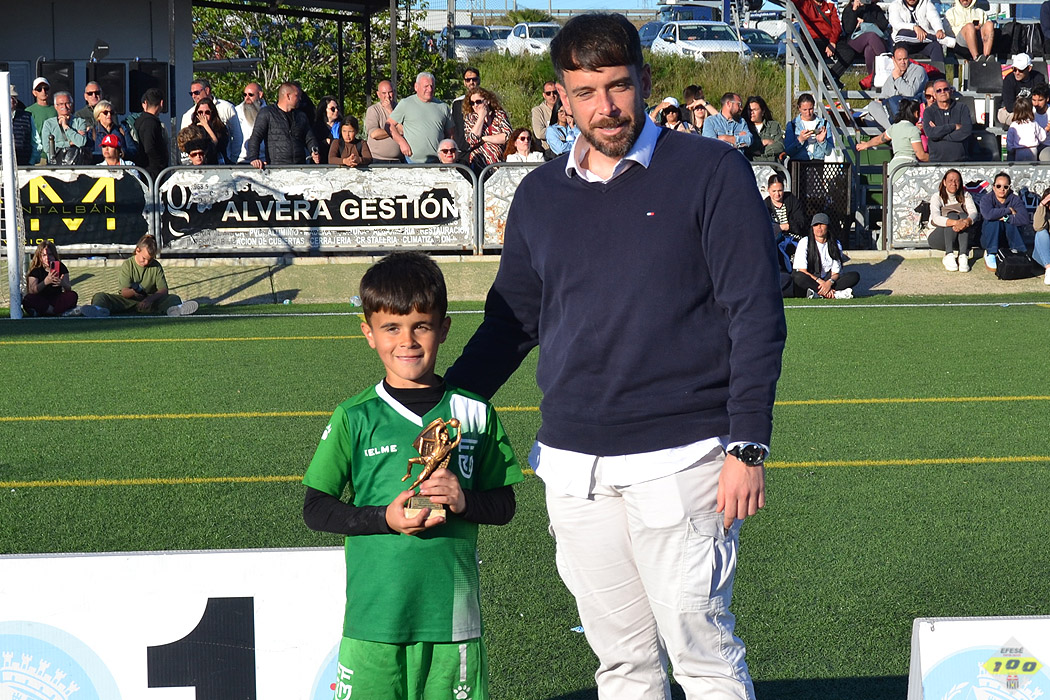 CartagenaEfese's tweet photo. TORNEO | Trofeos individuales categoría #PreBenjamin del XV Torneo de Semana Santa Cartagena Efesé:
▪️ Máximo Goleador: JADEL/GUIOVANI [@ffrm_es]
▪️Mejor Portero: MARTIN ZAMORA [@ffrm_es]
▪️Jugador +Regular: ALVARO  [@EFTorrePacheco]
🔗 https://t.co/9capcSo46N
#SemanaSantaEfese https://t.co/7ECB7yRpvo