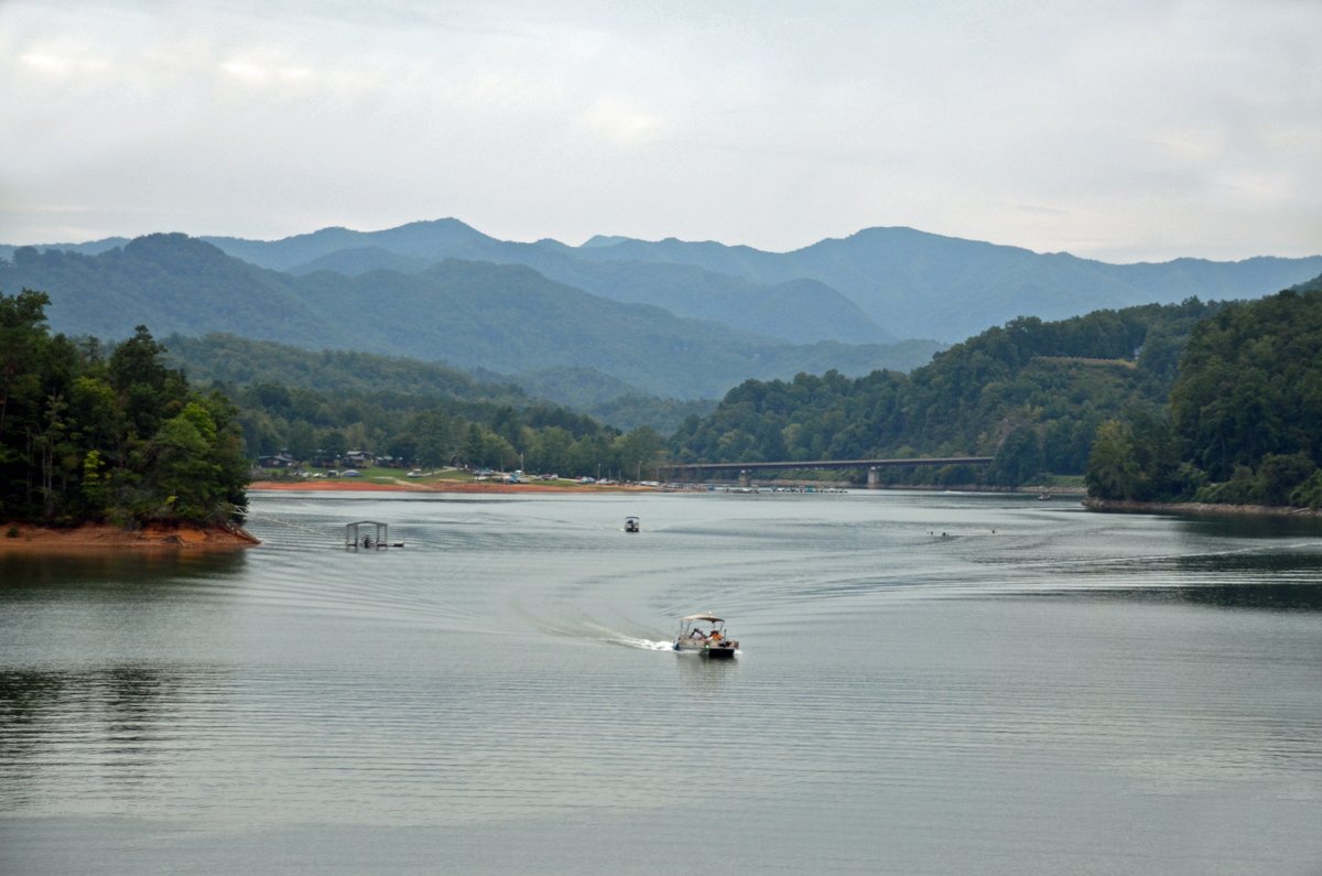 Explore Bryson City tweet media