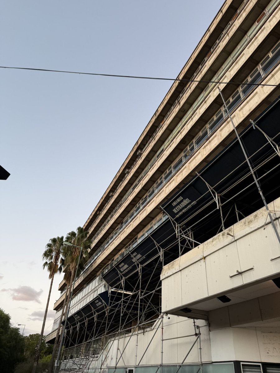 ɐƃuɐʇ uǝ ɐuɐɯɹǝɥ nʇ tweet media