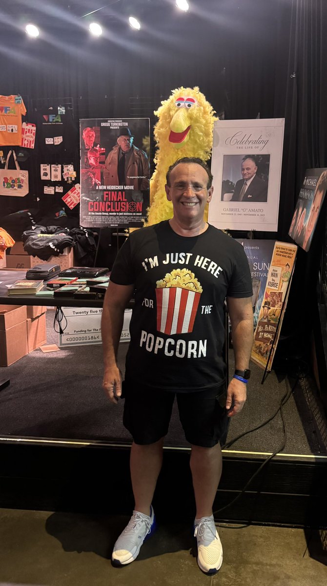 YaroneZober's tweet photo. @OCATCOfficial It’s moovie tyme in Pittsburgh, yinz! #fivebagsofpopcornandthreedrinks https://t.co/O26hFtRCse