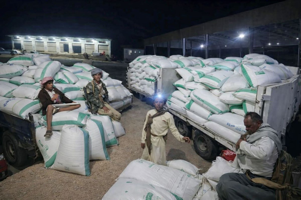 انخفاض سعر #القمح_البلدي الجوفي إلى نفس سعر القمح المستورد، بحيث يتراوح سعر الكيس (50 كجم) بين 12 و13 ألف ريال يمني.
👍👍👍
خطوة مهمة للمنافسة وإنجاز نوعي لا يُستهان به ويجب أن تستمر
#اليمن #صنعاء