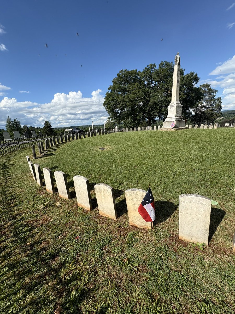 R O B B 🧊 tweet media