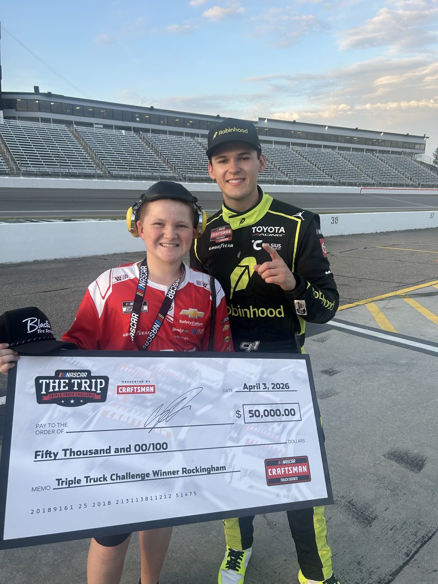 Thrifty211 tweet media