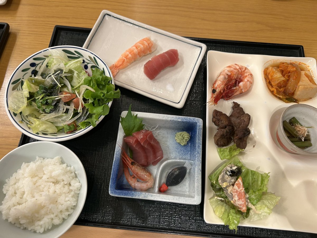 よあ tweet media