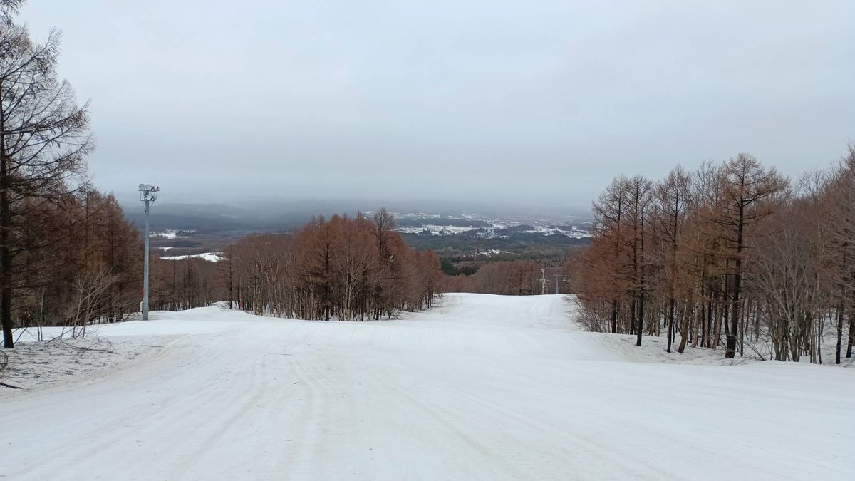 ◤￣￣￣￣￣
4月5日 （日）
＿＿＿＿＿◢
⌚8:00現在 
積雪:345㌢
気温:6度
運行予定👇️
【クワッド1】8:30〜16:00
【ゴンドラ】クローズ今季終了
【クワッド2】クローズ今季終了
【ダイアモンド】クローズ今季終了
本日営業最終日です！！
10コース滑走可能。