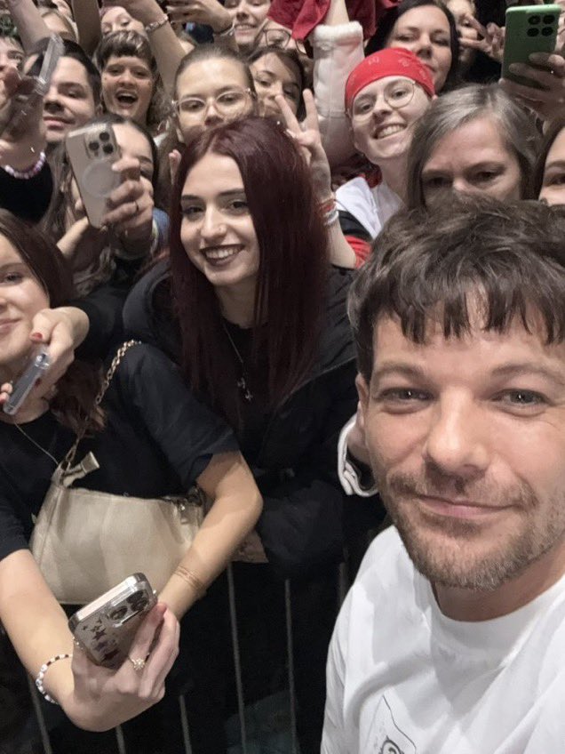 World Tomlinson tweet media