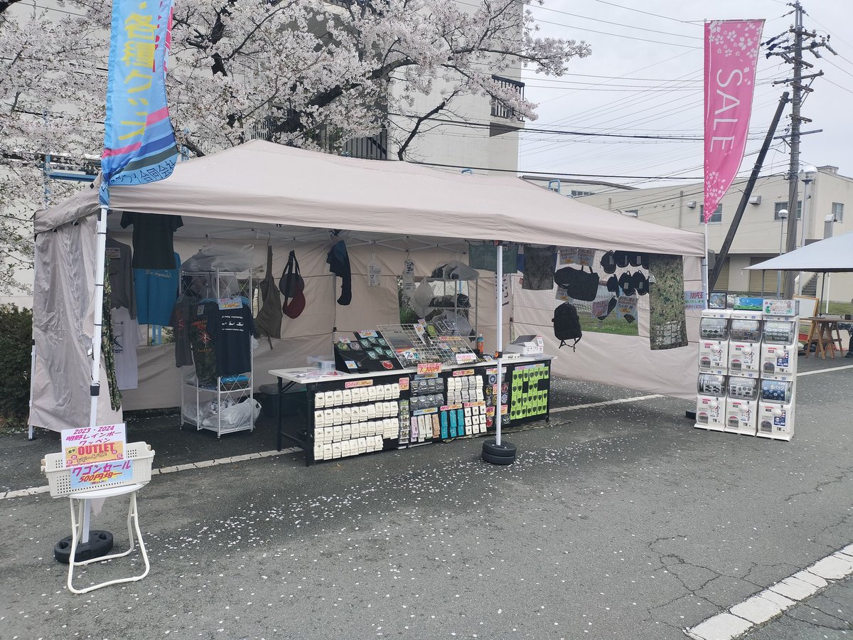 ex_supply's tweet photo. もうすぐ開店です
ご来店お待ちしております。
#駐屯地記念行事　#久居駐屯地　#EXサプライ https://t.co/1N5BmktDTv