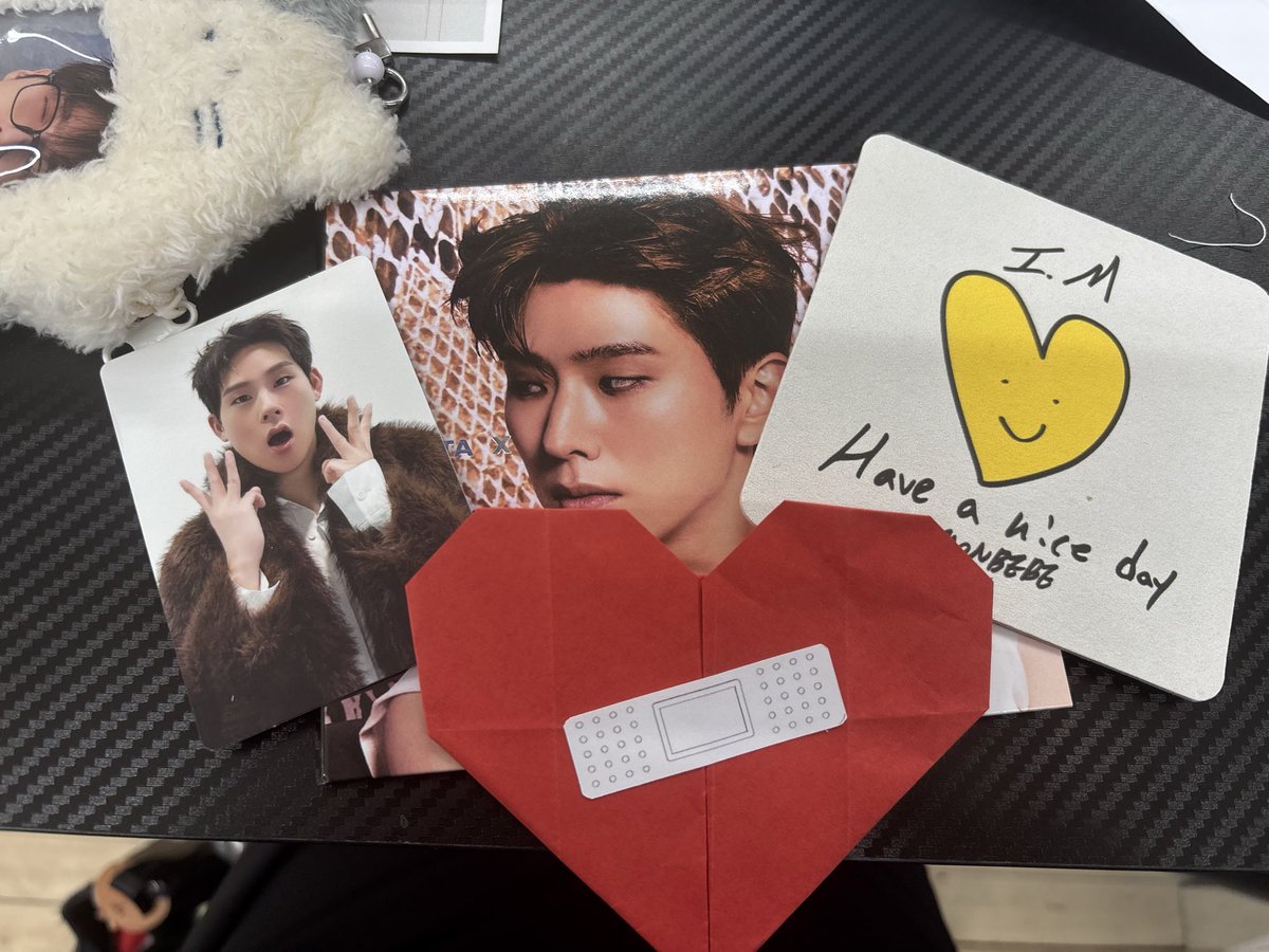 PeiReads's tweet photo. !! #monsta_x_popup #hello82 #82giveaway @hello82NYC https://t.co/2CaG9n9eT0