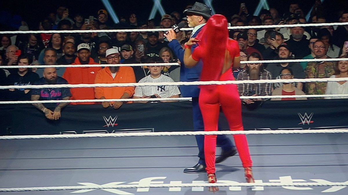 therzzlehavsen's tweet image. IM EATING DINNER LOL IM FINNA HAVE TO RETAKE IT 👁️🫦👁️ #StandandDeliver #SexyRed #HBK