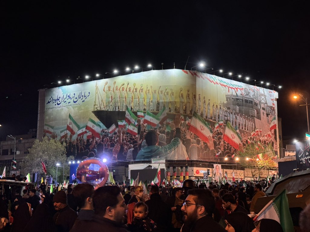 hichebne's tweet photo. همه این مردم منتظر جنگ زمینی هستند
زهی خیال باطل 👍🏼
اگر وجبی از این خاک کم شود. https://t.co/RIxuNOMoim