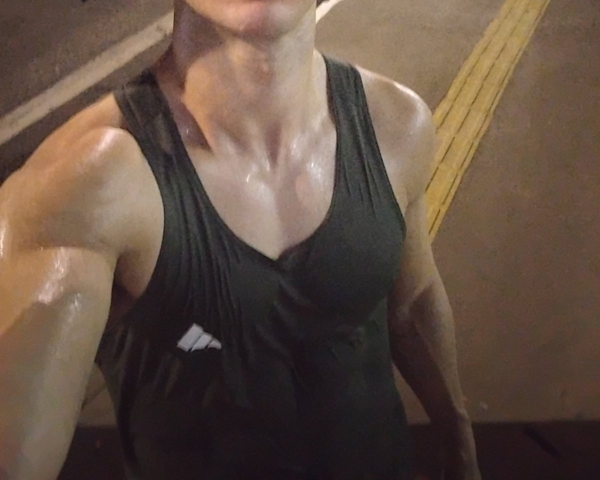 gugufara0 tweet media