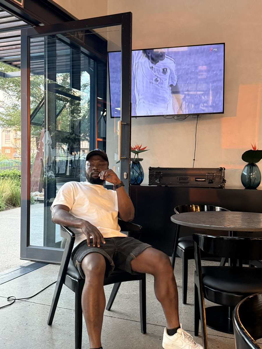 Mr Maxwell tweet media